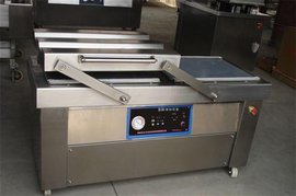 小型真空包裝機適用于以復(fù)合薄膜或鋁箔袋封口