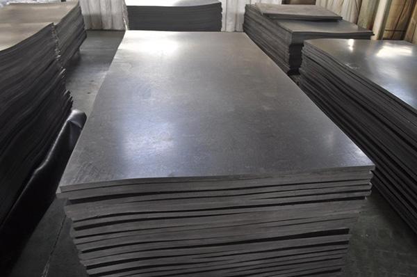 
                硅橡膠板和天然橡膠板有什么區(qū)別？
            